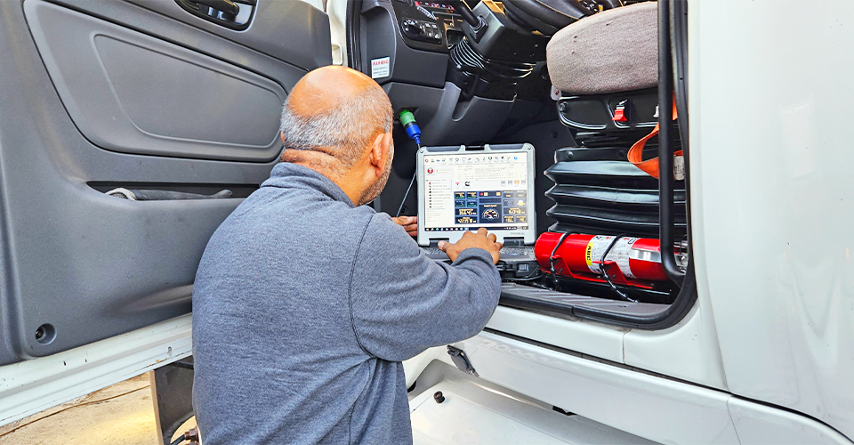 Semi-truck dashboard showing 5 MPH derate warning in Dallas TX